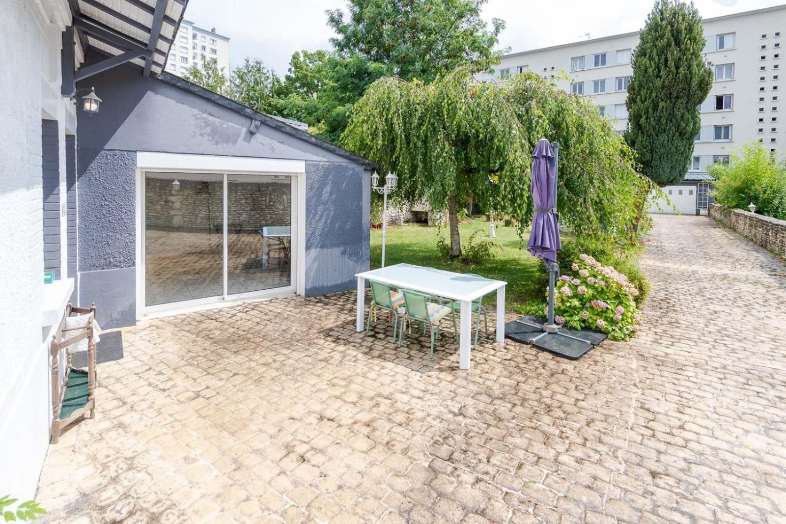 Le Stalingrad - Saint-Pierre-Des-Corps Hotel Bagian luar foto