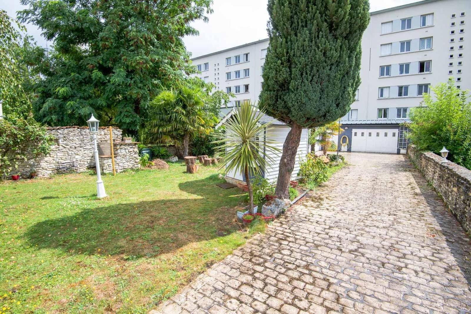 Le Stalingrad - Saint-Pierre-Des-Corps Hotel Bagian luar foto